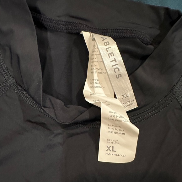 Fabletics Rash Guard/Compression shirt - Picture 3 of 3